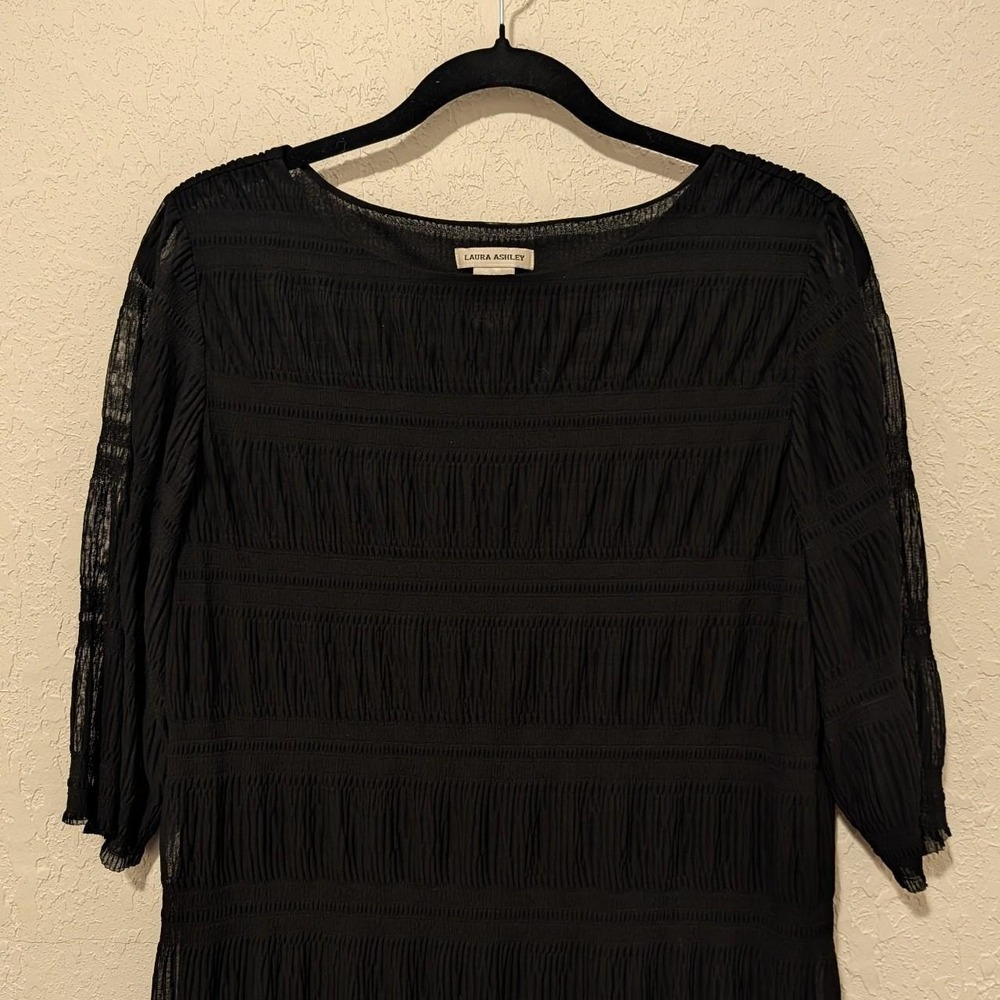 Womens Laura Ashley Black Sheer Mesh Blouse Excellent Pleated Ruched 3/4 Sleeve